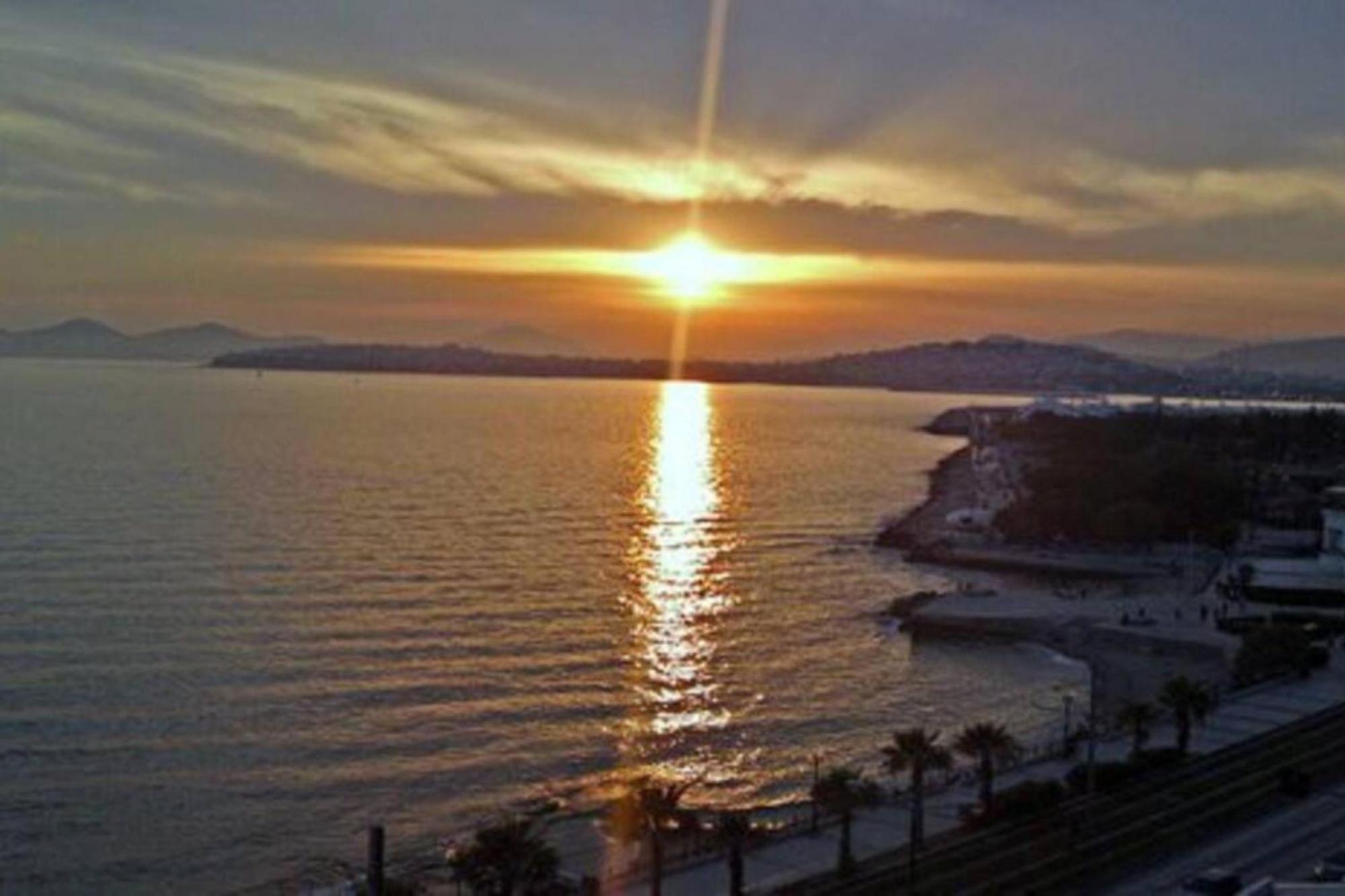 Appartement One Block From The Sea 10'minutes From Acropolis