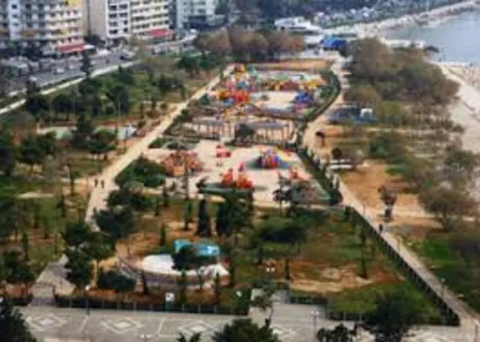 One Block From The Sea 10\'Minutes From Acropolis